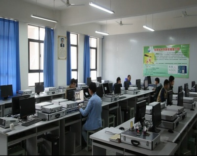 河南省高校實驗教學示范中心: 現代制造技術工程實踐中心